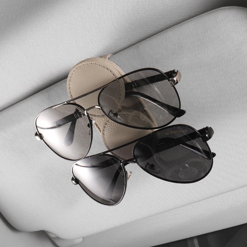 Кожаный держатель для солнцезащитных очков с двумя зажимами, универсальный держатель для карточек и билетов в салоне автомобиля, портативный органайзер для солнцезащитного козырька, автомобильные аксессуары