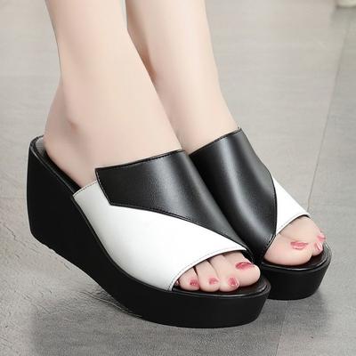 Классные тапочки в иностранном стиле, женская летняя одежда, нескользящая, 2025, новые туфли с закругленными углами, сандалии на высоком толстом каблуке, водонепроницаемые туфли для стола и мам