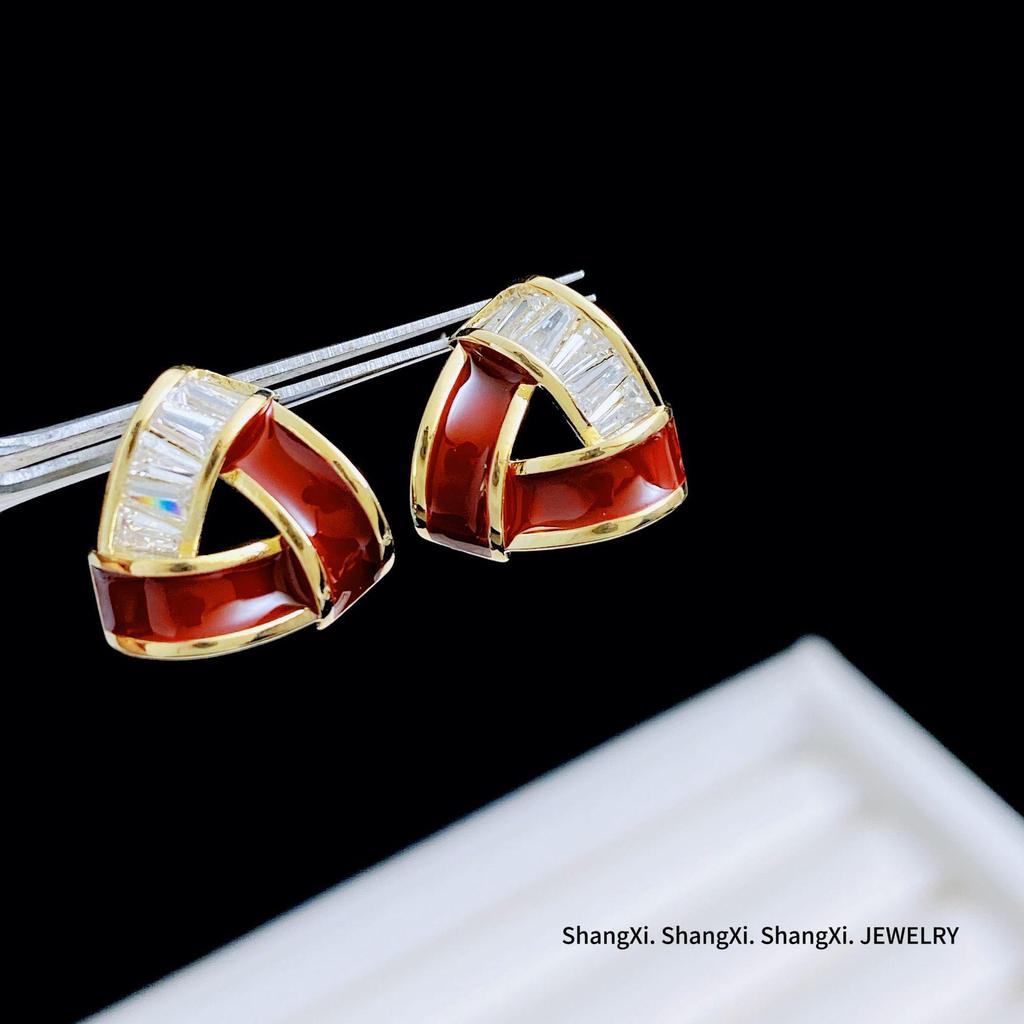 Элегантные серьги-подвески в форме треугольника с цирконами, эмалью и бриллиантовыми акцентами – Серебро S925