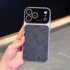 Защитный чехол для iPhone 17 Pro Max под змеиную кожу с большим окном