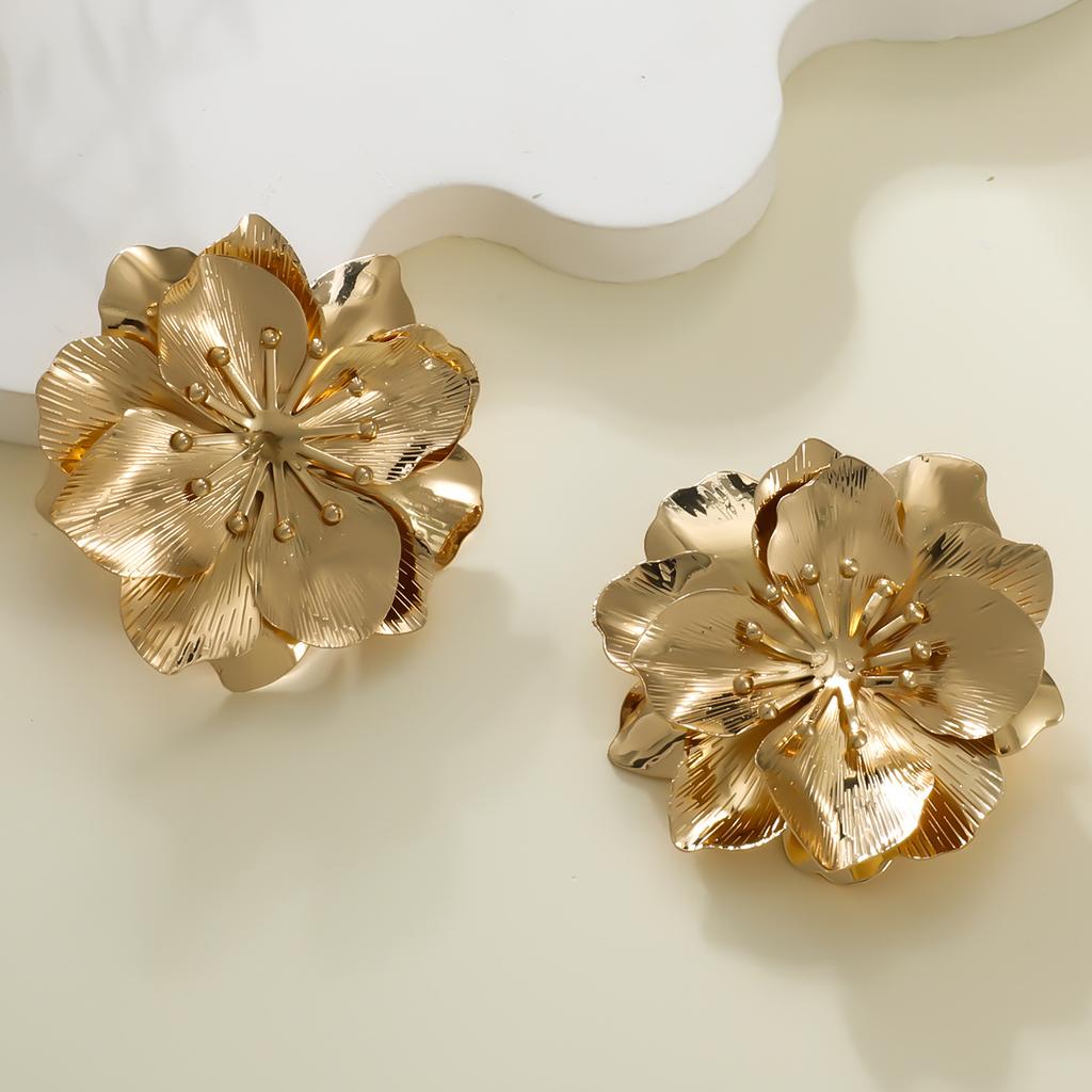European and American high-end fashion commuter flower earrings women ins cold wind temperament retro stud earrings