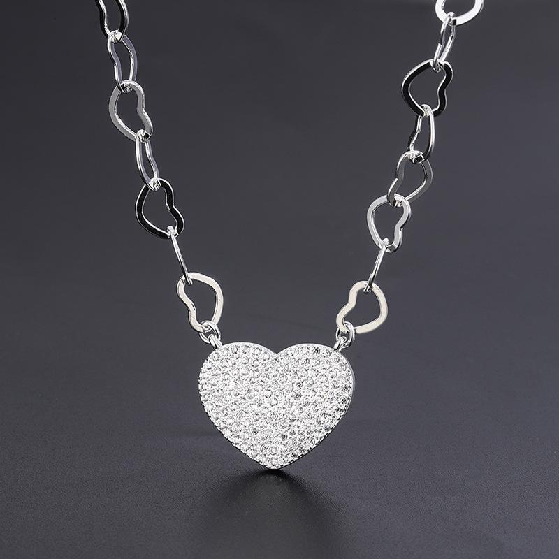 Clavicle chain love inlaid micro-diamond zircon large peach heart chain, can be customized foreign trade heart pendant necklace cold wind