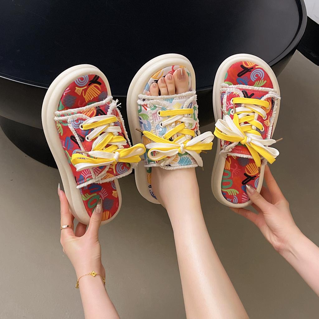 Модные повседневные граффити шлепанцы на толстой подошве женские летние 2025 новый нишевый дизайн наступающие на дерьмо пляжные сандалии