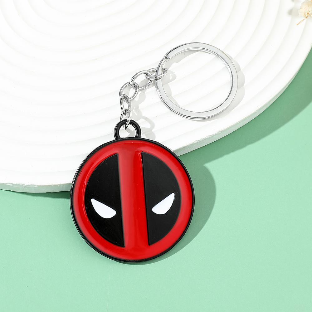 Superhero Metal Keychain Bag Avengers Pendant Thor Hammer Deadpool Spiderman Iron Man Captain America Keyrings for Carry Mini Lightweight Portable