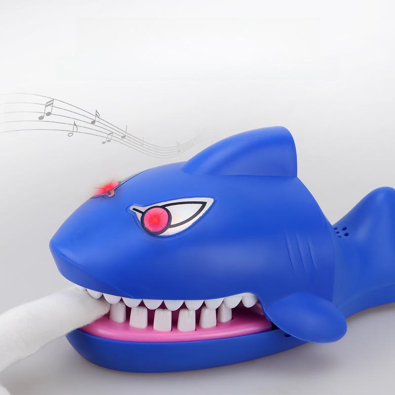 Большая игра с кусающимися зубами акулы и динозавра - игрушка-фокус для родителей и детей