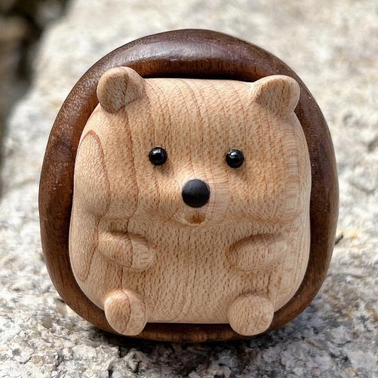 Hand-Carved Hedgehog Figurine Miniature Wooden Forest Animal Statue Rustic Collectible Hedgehog Sculpture for Living Room Home Desk Shelf Decor