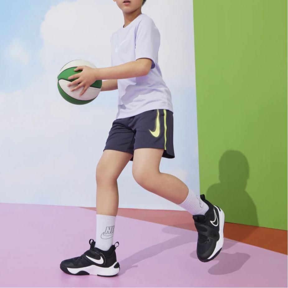 Nike Детские кроссовки Team Hustle D11 GS черно-белые DV8996-002