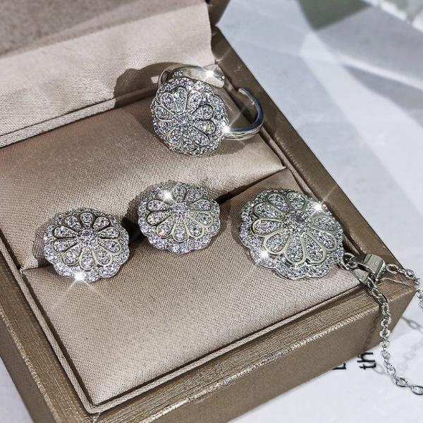 Аксессуары для невесты Комплект из ювелирных изделий из циркония с инкрустацией кристаллами, кольца с бриллиантами и серег