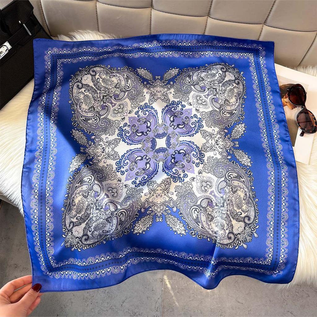 Fashionable tiger print square scarf, modern and chic, retro wild sexy, multi-functional outerwear decorative silk scarf