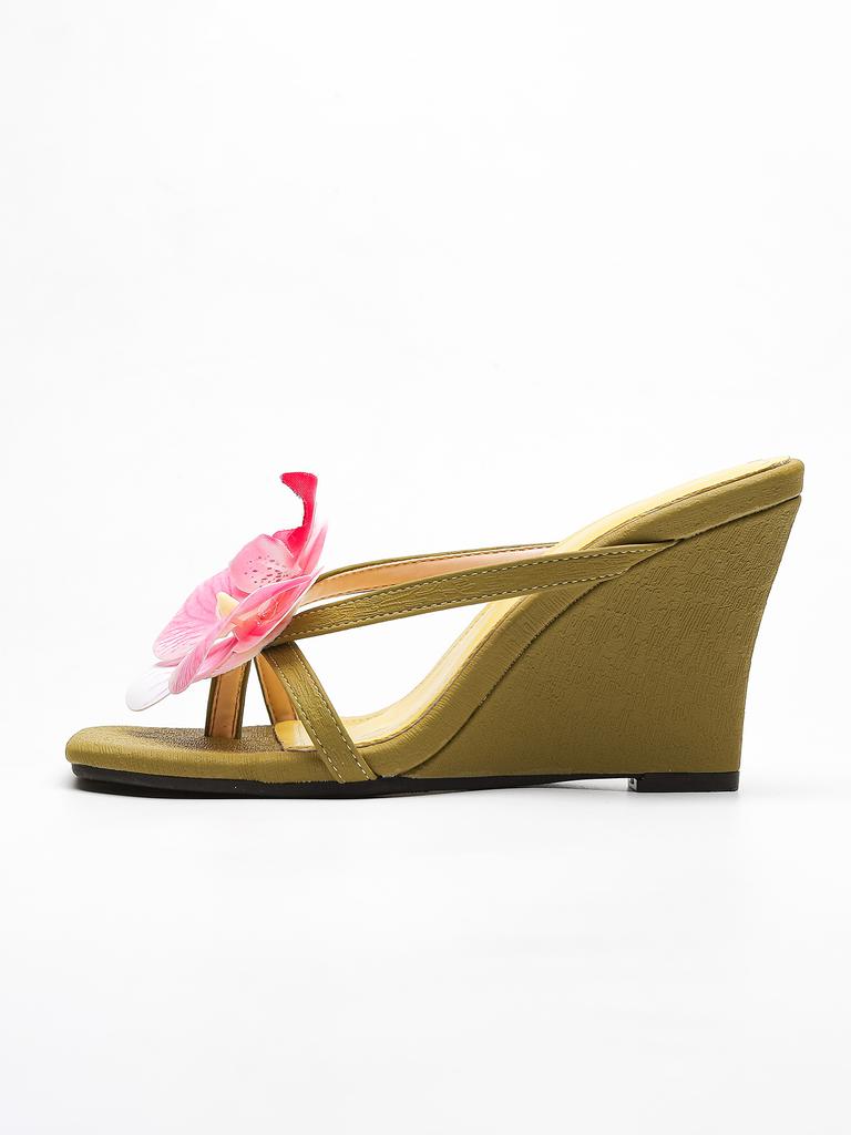 Модные женские шлепанцы с цветочным декором, летний новый стиль, с перекрестными ремешками в виде цветов, с квадратным носком, шлепанцы, модные, для вечеринок, пляжа, повседневной носки