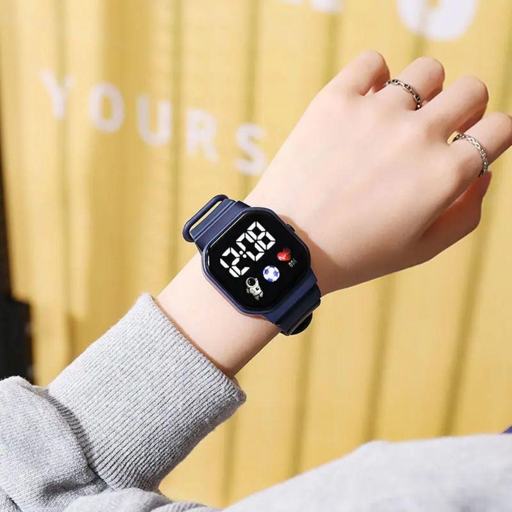 Модные светодиодные цифровые часы Spaceman Электронные наручные часы Детские спортивные часы Мужские Женские Студенческие