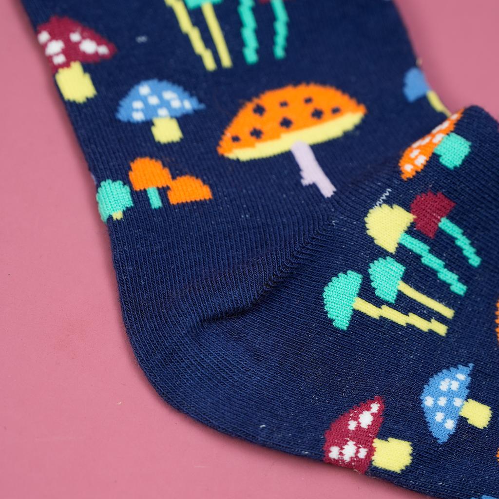 1 Pair  Diverse Colorful Mushrooms Breathable Mid Tube Men's and Women's Socks Suit In All Seasons For Daily