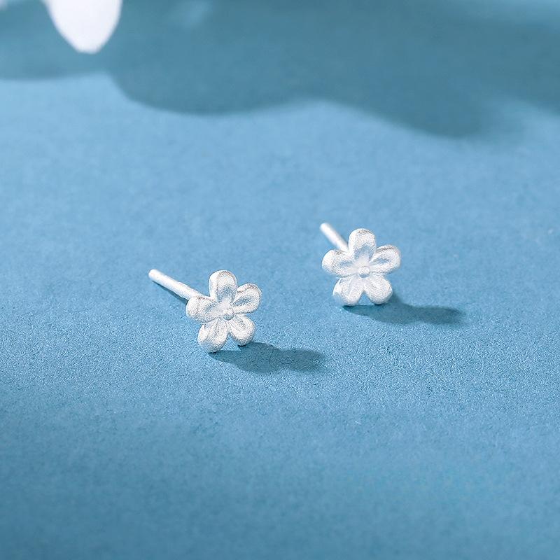 Изысканные маленькие серьги-цветы для девочек, милые мини-серьги для студентов, повседневный стиль для прокалывания ушей