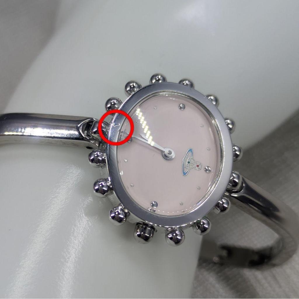 Б/у часы Vivienne Westwood Vivienne operation с молочным циферблатом