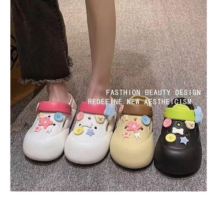 Лето 2023 г. Женские милые тапочки с мультяшным принтом: Сандалии Baotou для улицы и дома