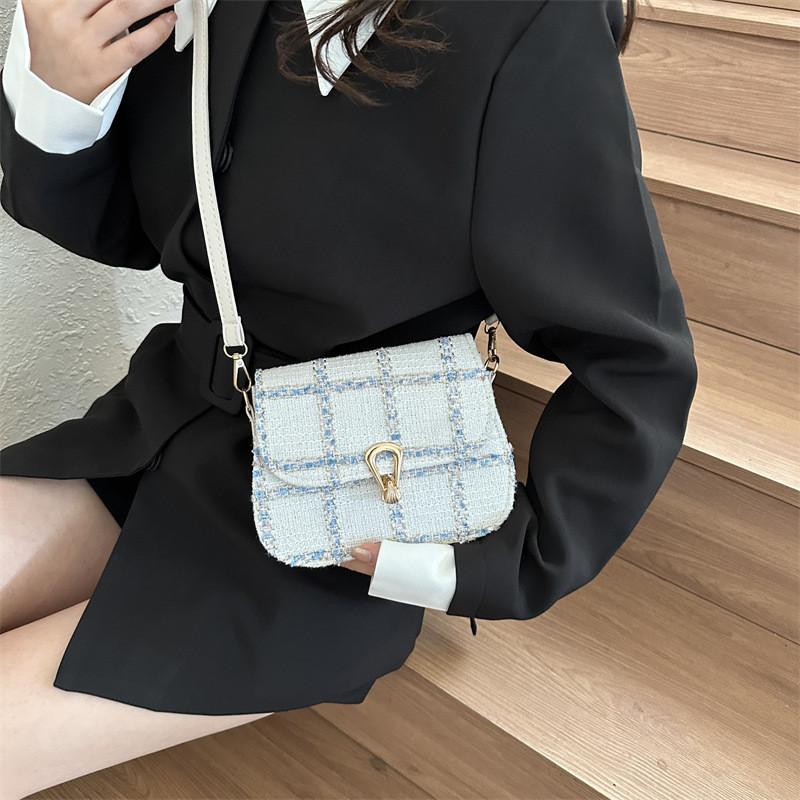 Elegant Minimalist Women's Canvas Crossbody Bag With Unique Saddle Design For Everyday Use