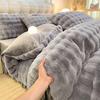 Утолщенный комплект зимнего постельного белья из кроличьего велюра: Пододеяльник из молочного бархата, юбка для кровати из кораллового флиса, двусторонний флис