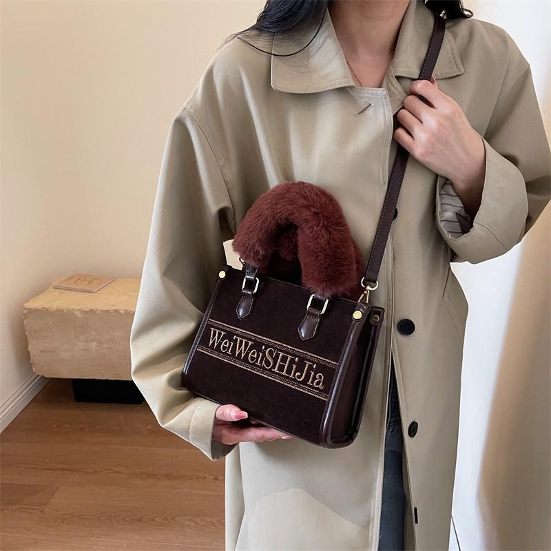 Изысканная сумка через плечо с вышитыми буквами, новая осенне-зимняя женская сумка через плечо из искусственного бархата в стиле пэчворк, шикарная сумка для поездок на работу