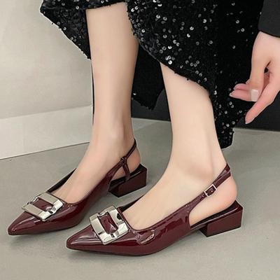 Модные сандалии-баотоу с острым носком, квадратной пряжкой и низким каблуком, женские новые универсальные туфли на блочном каблуке из лакированной кожи с открытой пяткой