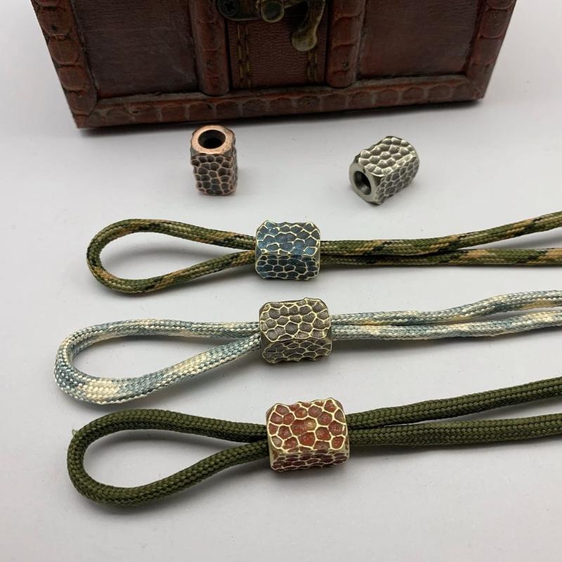 Браслет-брелок из паракорда с бусиной-бочонком Ручная работа Кулон DIY Наручный аксессуар для активного отдыха