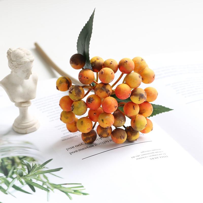 Ягодный букет искусственных цветов Пластиковые искусственные цветы для домашнего декора Рождество Сад Свадебное украшение Искусственные растительные аксессуары