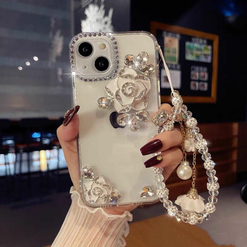 Защитный чехол для iPhone 13/14 с дизайном Diamond Camellia и браслетом для Apple 16 Pro Max