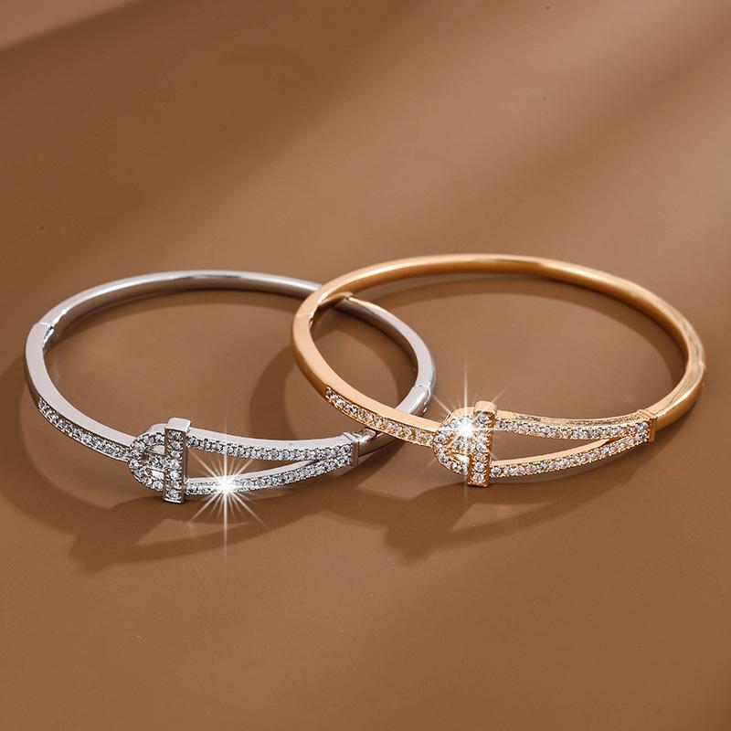 New Fashion High-End Niche Personality Design Micro Inlaid Zircon Temperament Elegant Everyday Joker Bracelet for Girlfriend