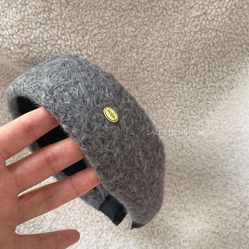 Широкая шерстяная повязка на голову Gold Label для женщин - Дизайн 2025 года с высоким давлением на макушку, идеально подходит для повседневной носки осенью/зимой