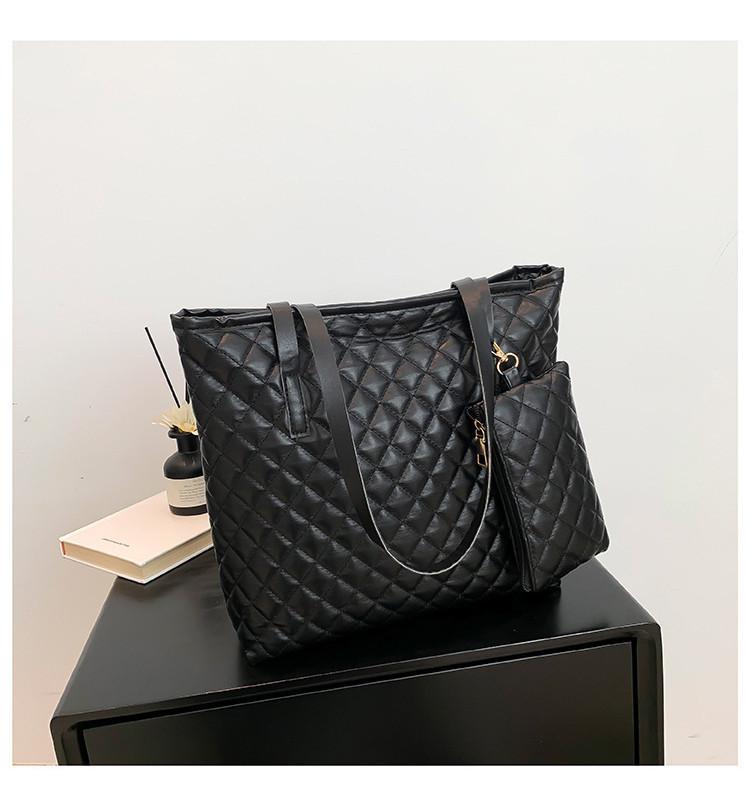 Stylish Large Capacity Quilted Shoulder Tote Bag For Women Urban Chic Handbag 2023 Trend
