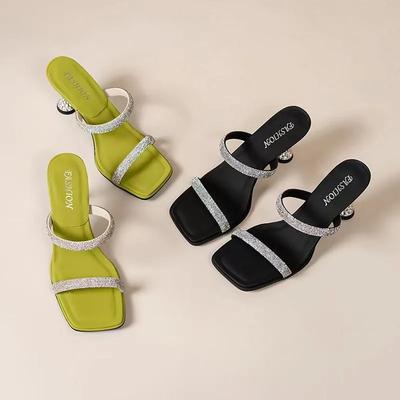 Мода Модные Уличные Шлепанцы на Высоком Каблуке 2025 Новые Летние Стразы Квадратный Носок Металлический Тонкий Каблук Крутая Швабра