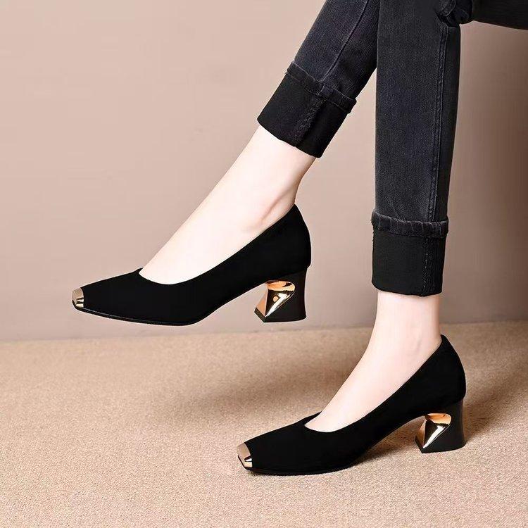 High Heels Women's 2025 Summer New French Retro Metal Head Shallow Mouth Temperament Commuting Medium Thick Heel Square Head Single Shoes