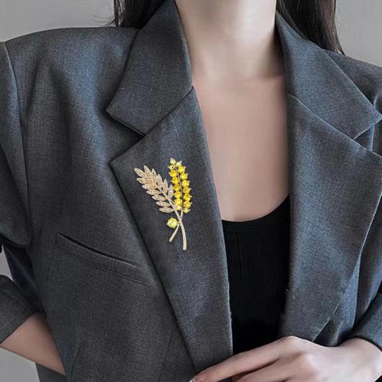 Креативная брошь в форме листа, блестящие стразы, инкрустированная булавка, костюм, шаль с лацканами, значок, пальто, аксессуары, ювелирные изделия, подарок