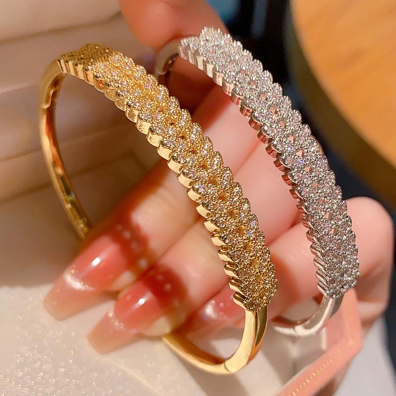 New High-end Design Versatile Butterfly Bracelet Fashionable and Exquisite Gift