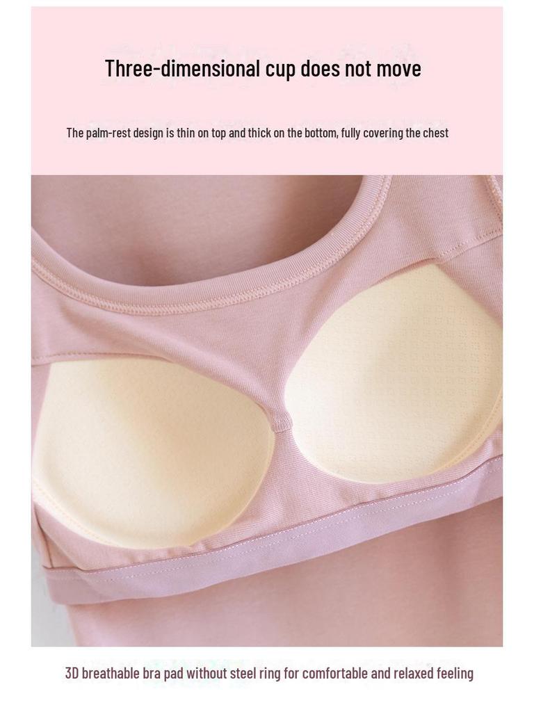 Женская футболка с коротким рукавом, подкладкой под грудь, неровным подолом, квадратным воротником и лифом-бюстгальтером — идеальный вариант для лета.