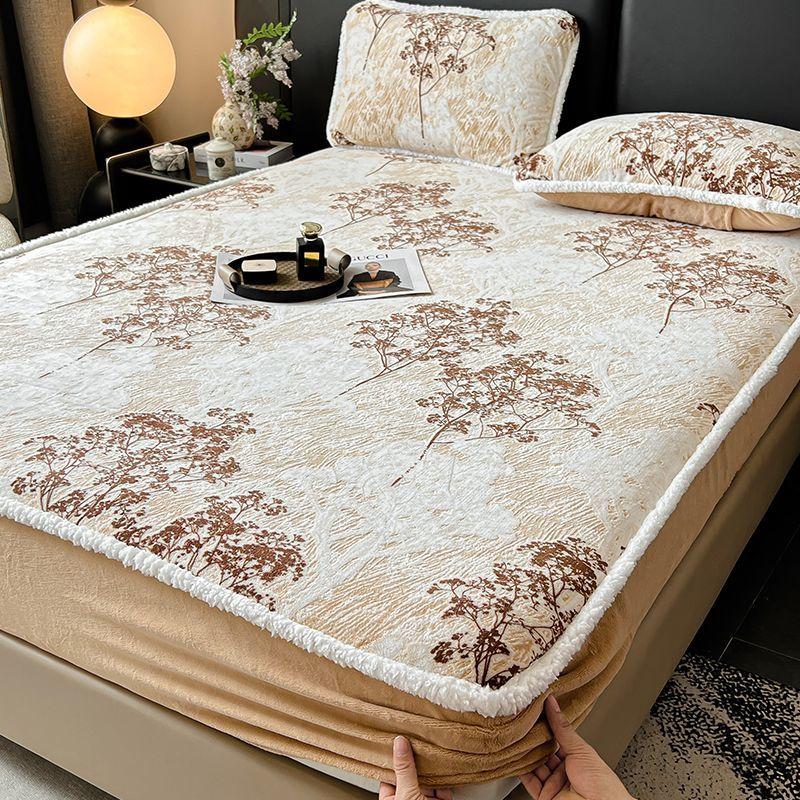 Домашняя резная простыня на резинке из молочного бархата, цельная, зимняя, плюс бархатный наматрасник-чехол, полное покрытие кровати