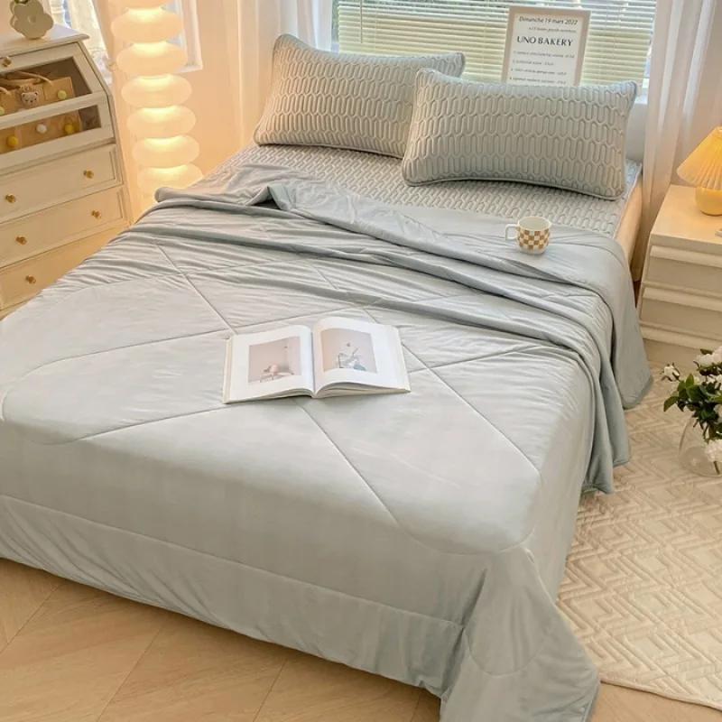 Летнее одеяло с кондиционером в простом дизайне из прохладного шелка