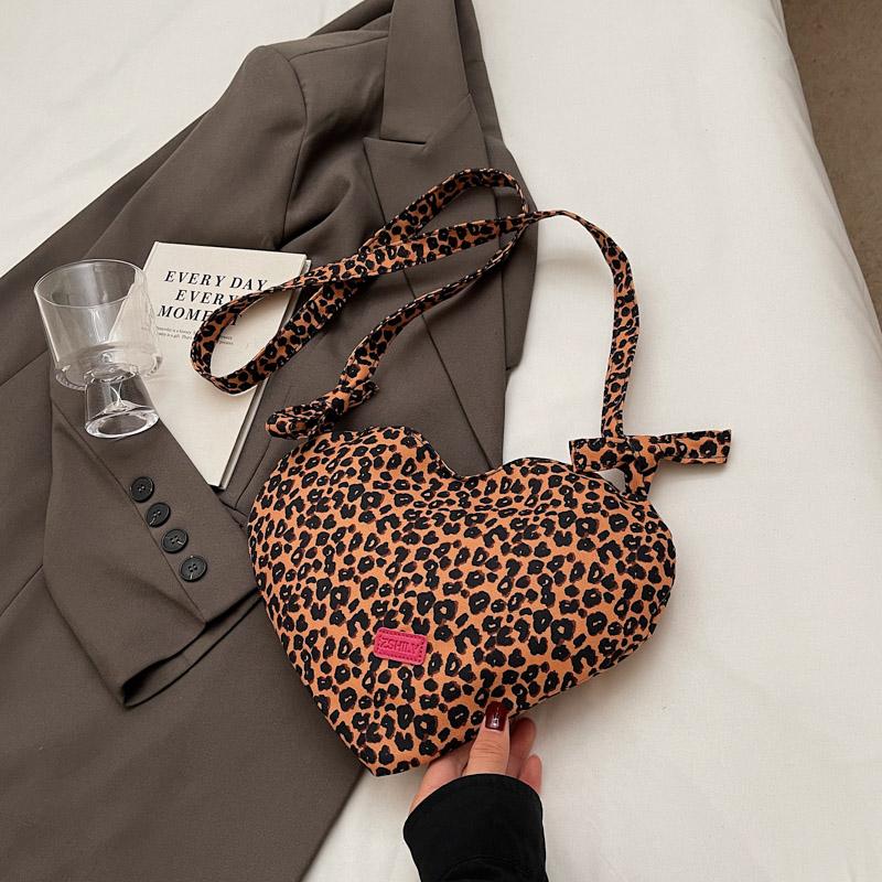 Сумка в форме сердца, женская сумка через плечо с леопардовым принтом, мини-сумка