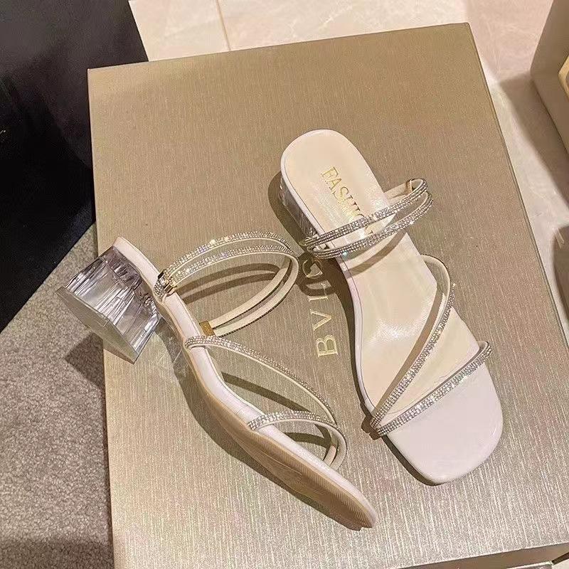 Летние женские босоножки в сказочном стиле со стразами и толстыми каблуками для ношения на улице