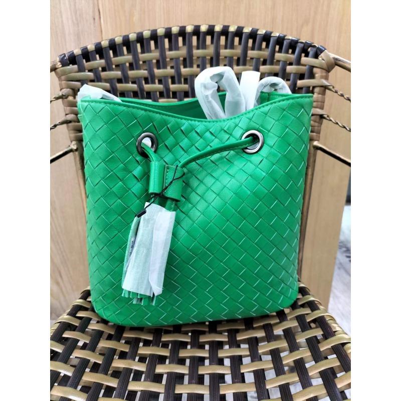 Sheepskin Hand Woven Vintage Bucket Bag High-end Sense Shoulder Bag Commuting Large Capacity Backpack Casual Cute Trendy Bag