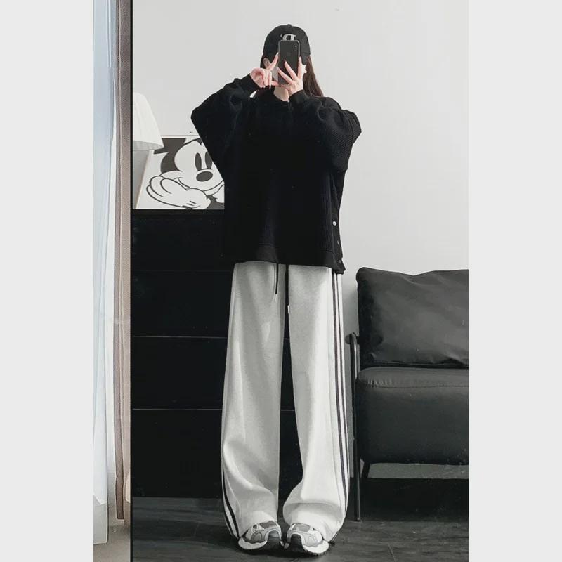 Женские широкие спортивные брюки в полоску белого и серого цвета 2024 года — повседневные спортивные брюки с тремя полосками на весну/осень