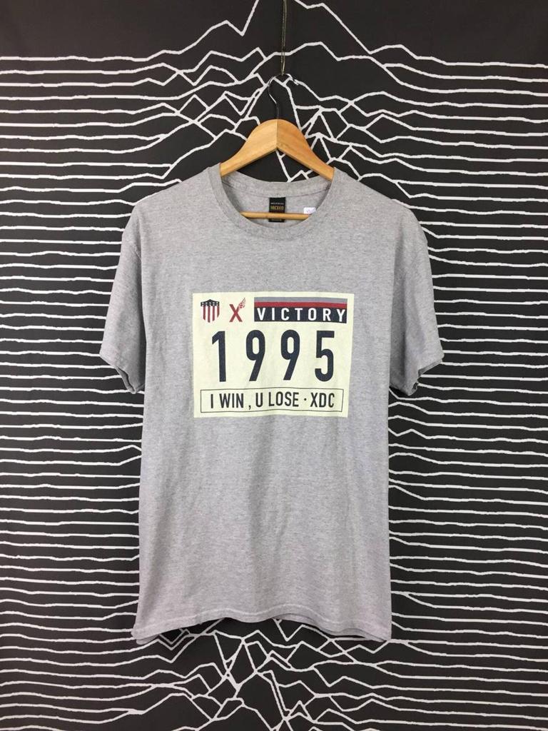 Vtg 10DEEP Polo Stadium Rip Off Design Streetwear Tee Size L