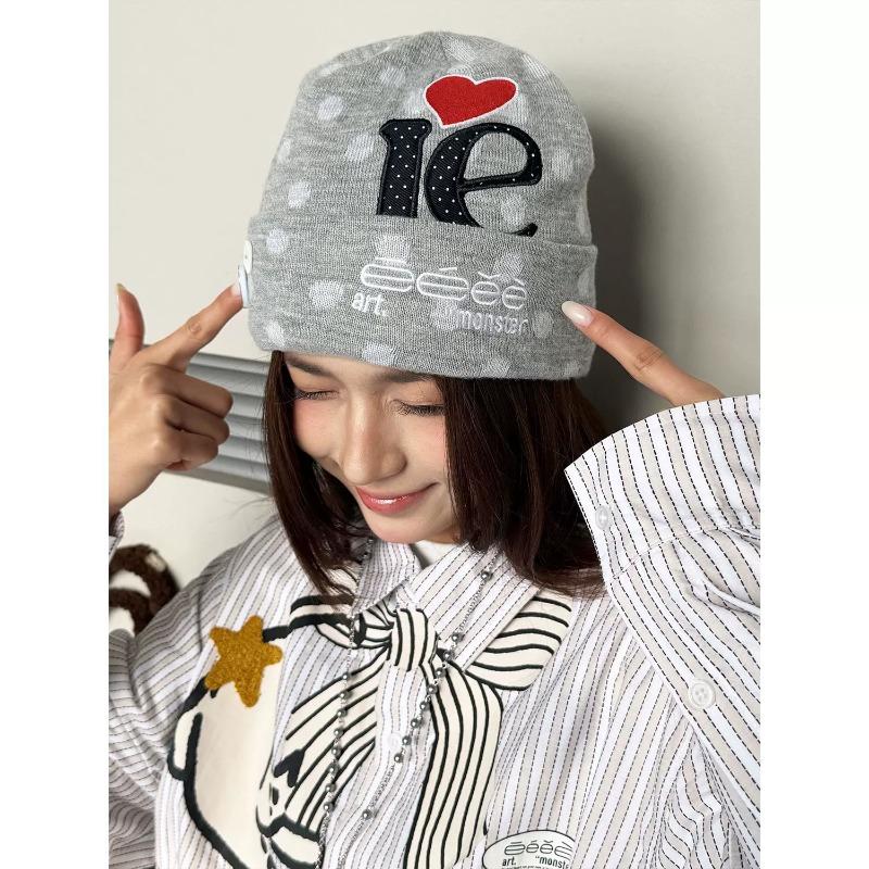Korean version versatile autumn and winter polka dot love letter embroidery knitted hat women's warm ear protection wool hat bag head cold hat