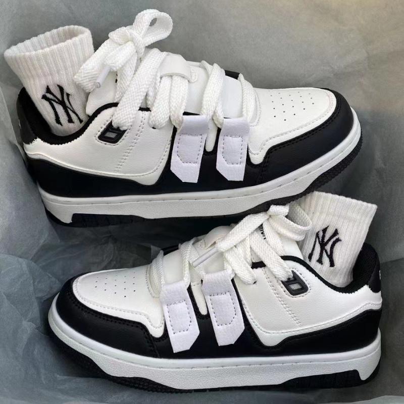All-match Black White Lovers Casual Shoes Flat Bottom 2024new Fashion Simple Color Matching Sports Board Shoes Female Autumntime