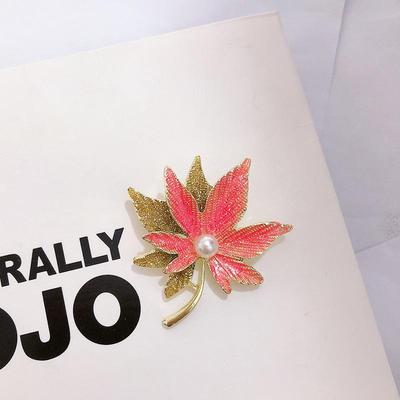 Элегантная брошь в корейском стиле в виде кленового листа: Желтая, Синяя, Золотая Пудровая Брошь для Женщин