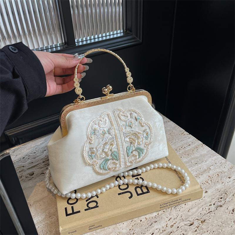 Новая вышитая сумка Pan Buckle в китайском стиле для женщин, весенняя женская сумка в атласном стиле в комплекте с юбкой Horse Face