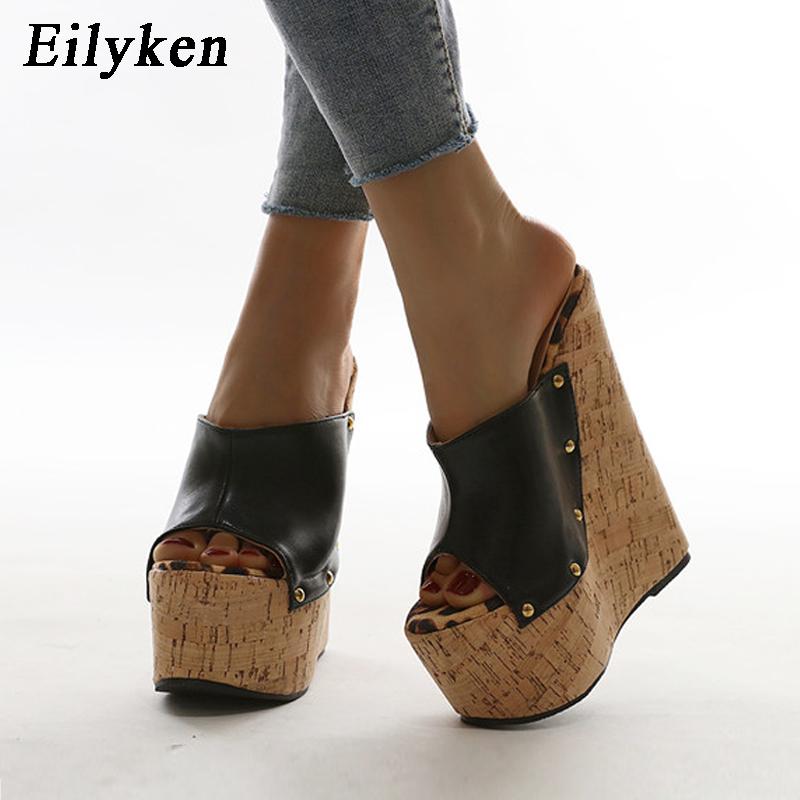 Модные шлепанцы EilyKen на платформе и танкетке с открытым носком и заклепками, черные летние туфли, женские сексуальные мюли-босоножки на очень высоком каблуке, размер 35-42