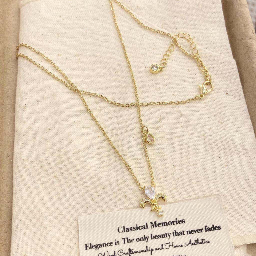 Изысканное женское ожерелье с подвеской «Ирис» из циркона — элегантная ключичная цепочка с нишевым дизайном