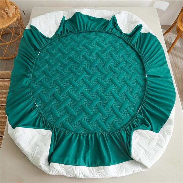 Quilted Bed Mattress Cover Thicken Bed Fitted Sheet Skin-friendly Mattress Topper Cover with Elastic Band Bedcover Bedcloth (No Pillowcase)