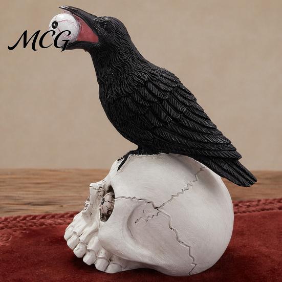 Compact Halloween Decoration Raven on Skull Home Decor, Gothic Crow Dark Style Decor Statue, Bird Perching Skeleton Figurine, Macabre Ossuary