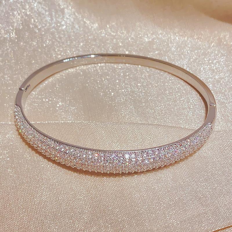 New Half-circle Bracelet with Light Luxury and High-end Feel Buckle Bracelet with Versatile Light Luxury and High-end Feel